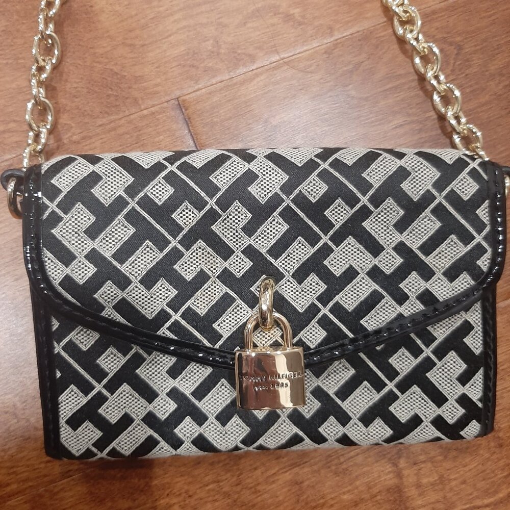 Tommy Hilfiger minimalist quiet luxury wallet monogram bag - Picture 3 of 3